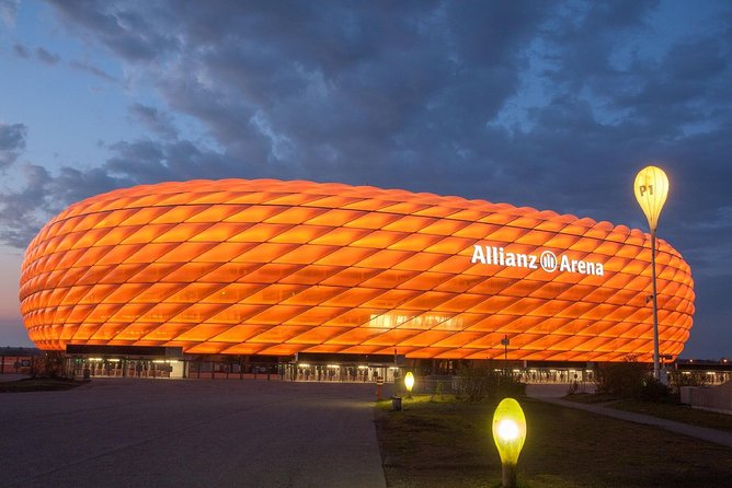 Airport Transfer: Munich Airport MUC to Munich by Luxury Van - Group Size, Luggage, and the Private Ride Advantage