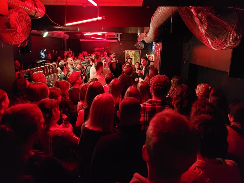 "Comedykills" - das Open Mic im Glockenbachviertel - The Open Mic Format: 8 Minutes, Rotating Sets, Real-World Testing