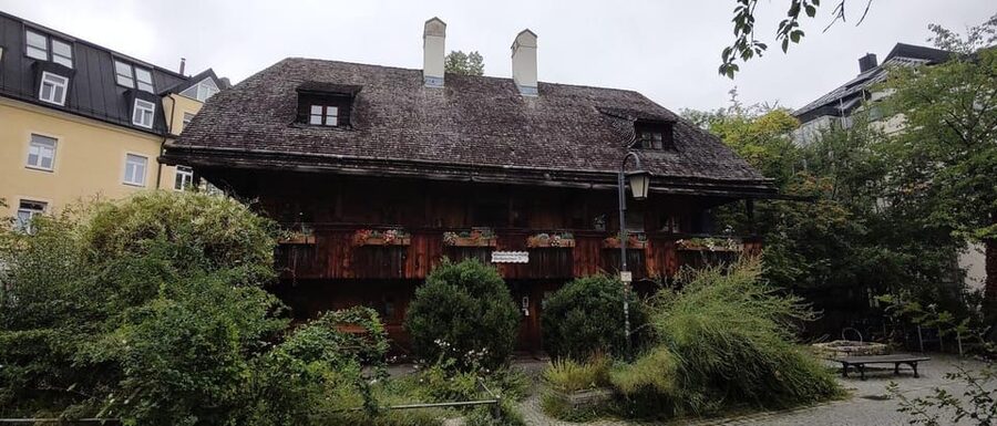 Culinary Haidhausen - The Food Tour - Kriechbaumhof and the historic hostel houses: Munich off the main roads