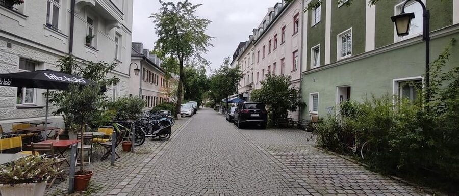 Culinary Haidhausen - The Food Tour - Weißenburger Platz fountain: a great first stop for orientation