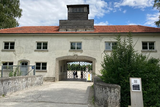 Dachau Concentration Camp Private Tour by Train from Munich - Learning with real sensitivity: what to look for in a good guide
