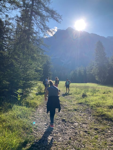 Ehrwald: Hiking Tour into breath taking Nature - Panoramic lake photo time, built into the route