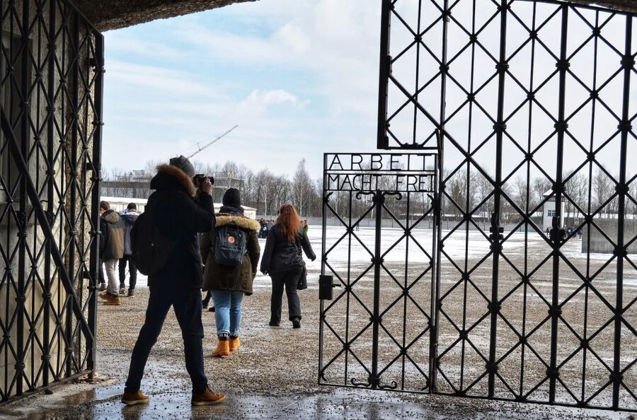 From Munich: Dachau Memorial Site Tour in Spanish - Getting from Munich to Dachau: train day made simple