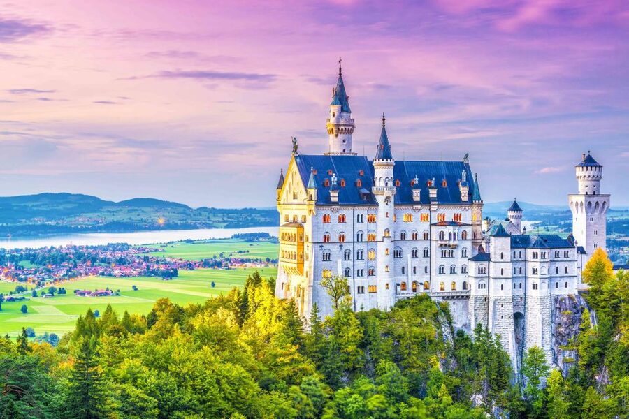 From Munich: Trip to Neuschwanstein & Linderhof in Spanish - What you pay for, and what you must pay in cash