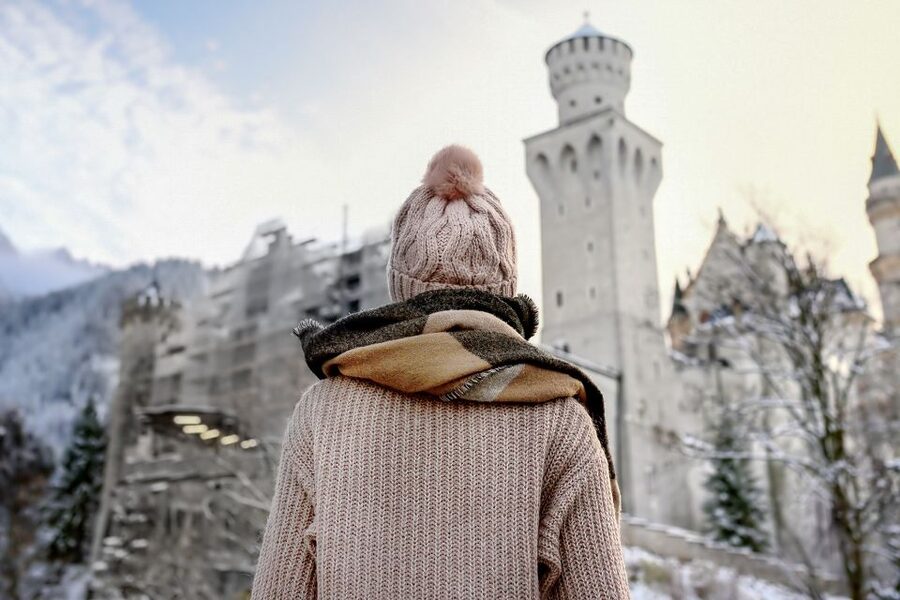 From Munich: Trip to Neuschwanstein & Linderhof in Spanish - The Spanish guide experience: pacing, clarity, and real-world energy