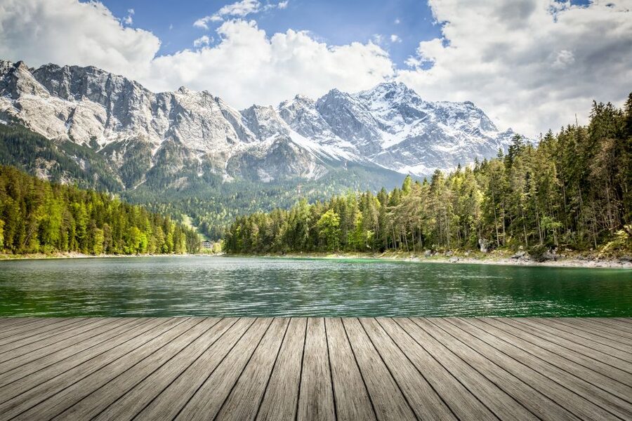 From Munich: Zugspitze Mountain Van Tour with Garmisch Town - Zugspitze at 2,962 meters, and the cool border twist