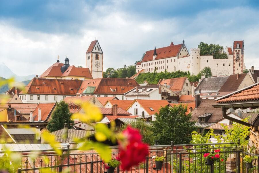 Füssen: Old Town Guided Walking Tour in German - Meeting at Kaiser-Maximilian-Platz, and how to start smoothly