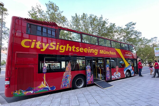 Hop-On Hop-Off Tour CitySightseeing Munich - Schwabing and green Munich: Englischer Garten, Leopoldstr, and Siegestor