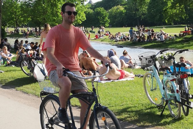 Mini Classic Bike Tour @ 4pm incl. Beer Garden & Surfers 2,5 hrs - Getting oriented fast around Munich’s Old Town stops
