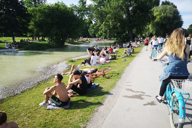 Mini Classic Bike Tour @ 4pm incl. Beer Garden & Surfers 2,5 hrs - English Garden time, from River Surfers to a chestnut-tree beer garden