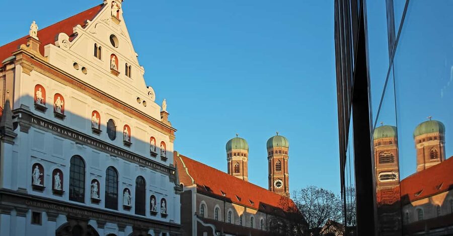 München: Stadtführung Henker, Huren, Hexen in GERMAN - Neuhauser Tor, then the “salt road” thread