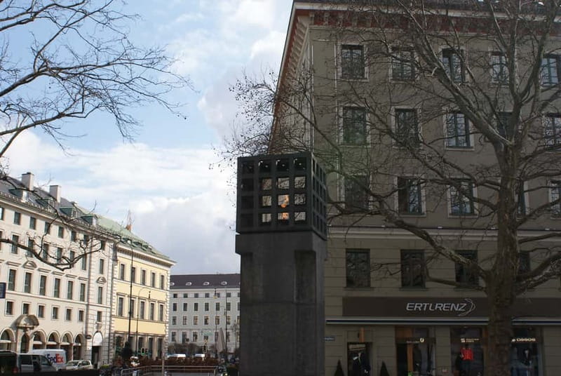 Munich and Nazi History Combination Day Tour Small Group - Lunch and a Reset in Marienplatz Before the Munich Walking Tour