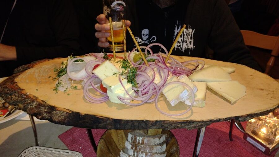 Munich: Bavarian Beer Walking Tour with Samples - A walk that uses Munich landmarks as beer-world map pins