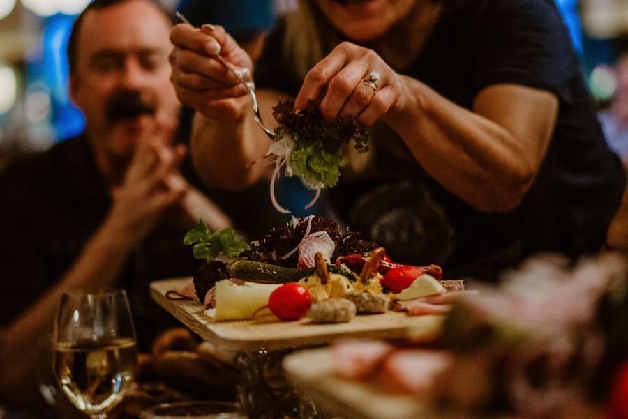 Munich: Beer and Food Tour with Dinner & Oktoberfest Museum - Munich beer at night: why this tour feels like a shortcut