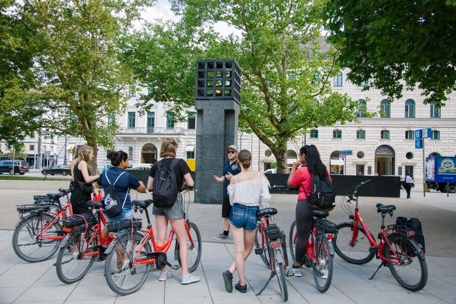 Munich: Bike Tour with Beer Garden Break - Synagogue stop and end-of-tour flow back to Karlsplatz