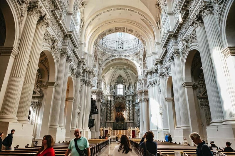 Munich: Classic Guided City Tour by Bike (English Tour Only) - How the guides keep the tour fun in real weather