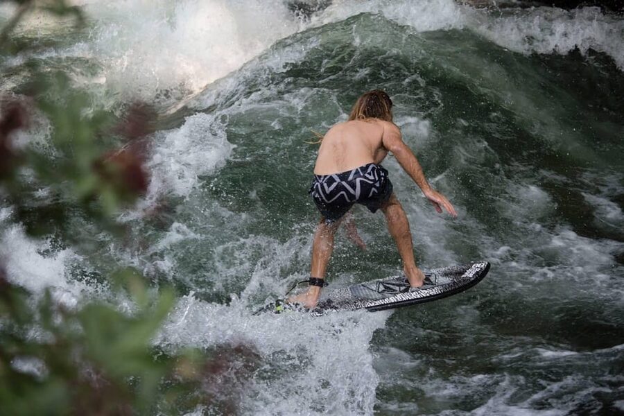Munich: Eisbachwelle River Surfing Experience - Learning how to ride: what you work on as a beginner or intermediate