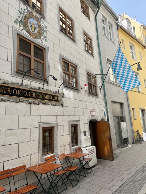 Munich: Guided Food Walking Tour with Beer Tasting - A walk through medieval traces toward Viktualienmarkt