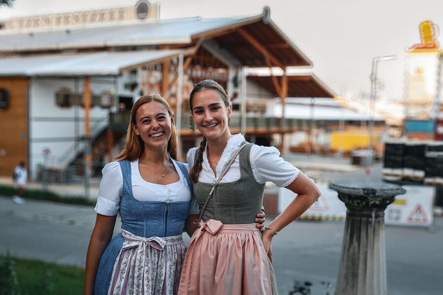 Munich: Guided Oktoberfest Experience with Beer and Lunch - Walking the Wiesn: Stories, Photo Stops, and Getting Your Bearings
