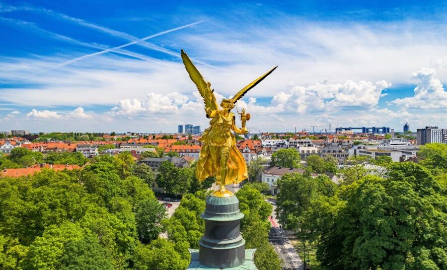 Munich: Highlights Private Bike Tour with Licensed Guide - Pace, safety, and the bike itself