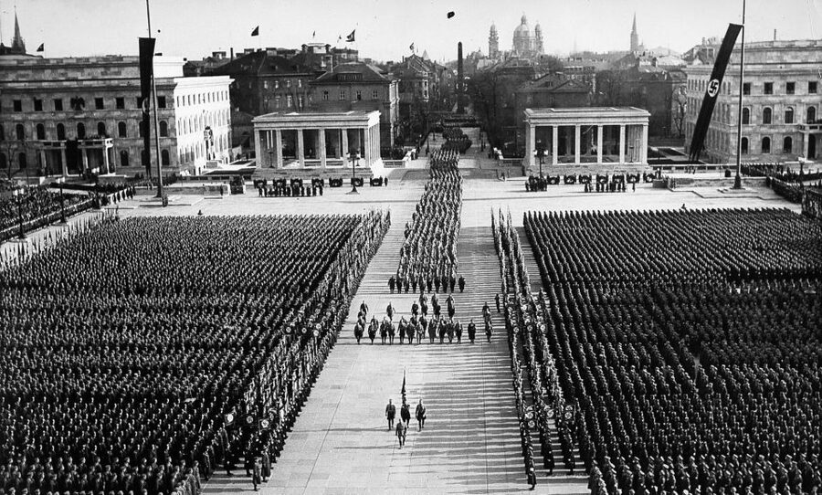 Munich: Historical Walking Tour on the Rise of Hitler - How Alex keeps a dark topic human, with context and humor