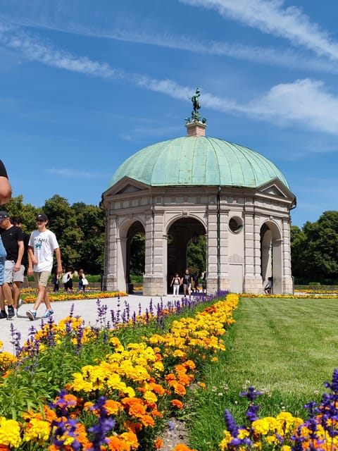 Munich: Mini Classic Bike Tour with Beer Garden Stop at 4 PM - Bike comfort and safety on Munich bike paths