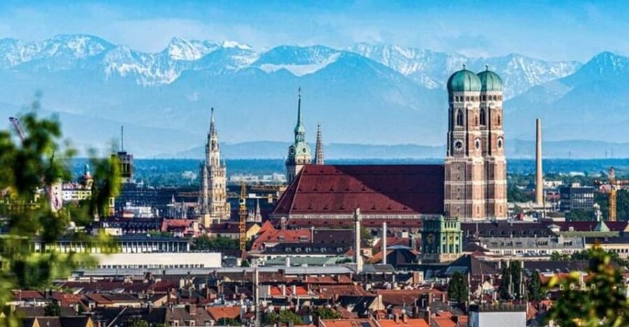 Munich: Must-See Attractions Walking Tour - How the 2 hours is paced, and where you might slow down