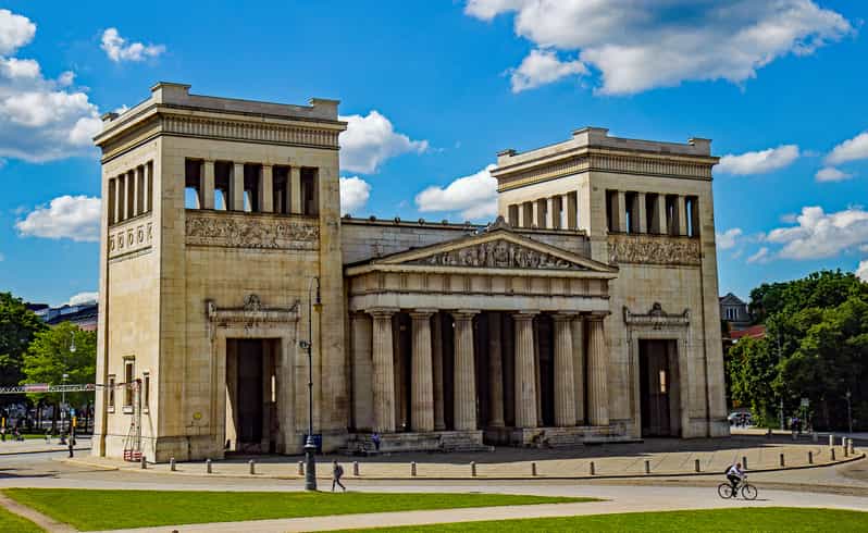 Munich: National Socialism Historical Tour in GERMAN - Walking the Nazi-era map, Königsplatz to Odeonsplatz