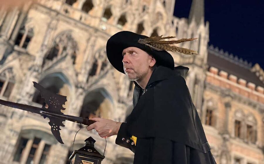 Munich: Night Watchman Tour in English - Meet at Marienplatz, a Lantern-First Start