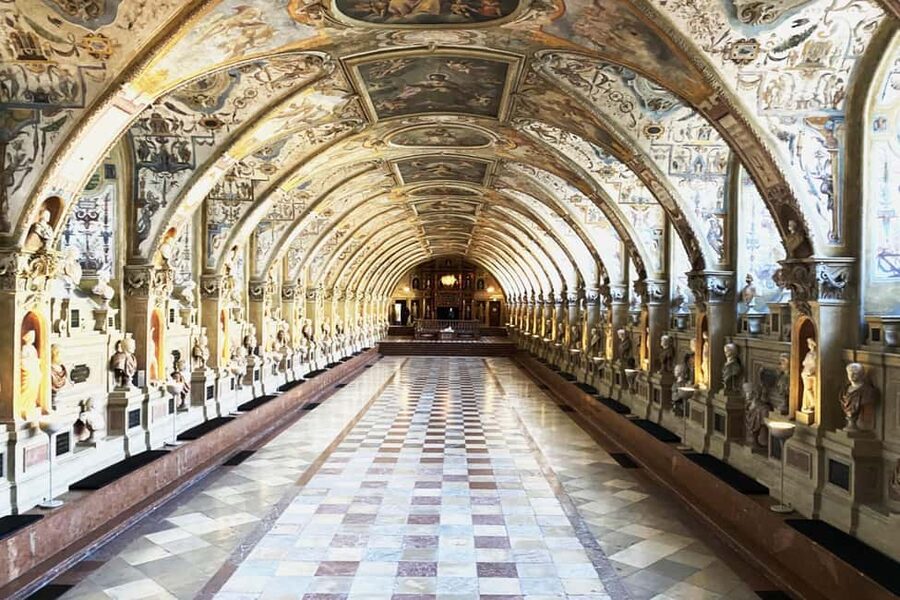 Munich Nymphenburg Palace Tickets and Tour, Carriage Museum - Marstallmuseum (Carriage Museum) in 30 minutes: royal travel as a museum exhibit