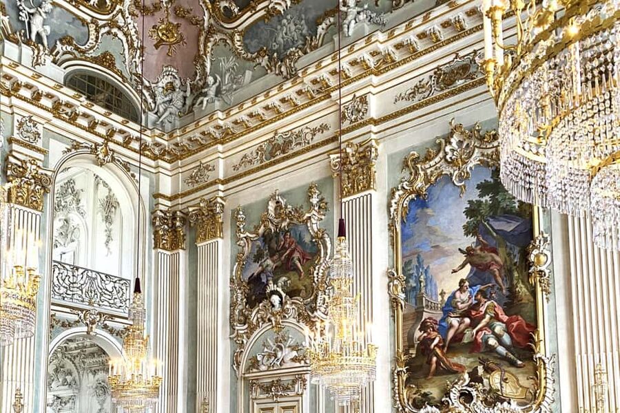 Munich Nymphenburg Palace Tickets and Tour, Carriage Museum - Group tour value: how the price makes sense for 2 hours