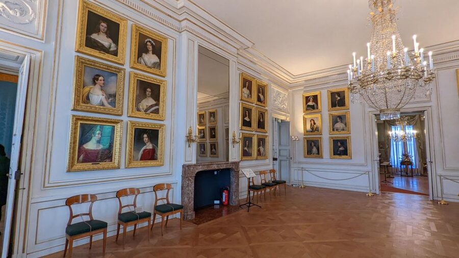 Munich: Nymphenburg Palace with official Guide - Elector and Electress rooms, then the galleries