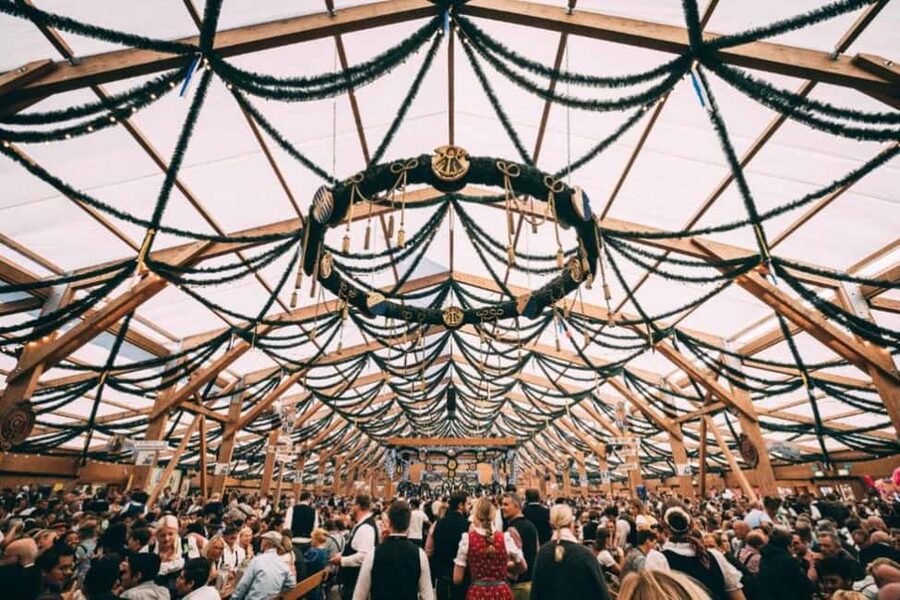 Munich: Oktoberfest Big Beer Tent Evening including table reservation - Octoberfest from your table, not from the sidelines