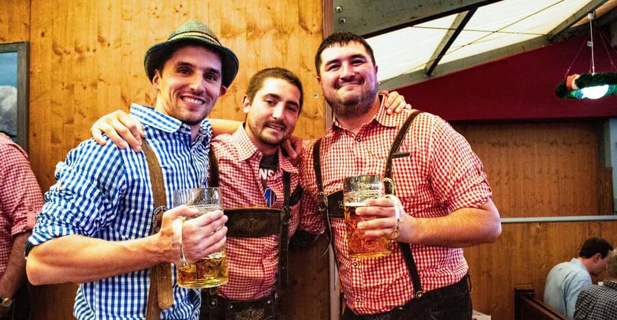 Munich: Oktoberfest Tour with Tent Reservation, Food & Beer - Stop by stop: how the grounds tour makes Oktoberfest feel less random