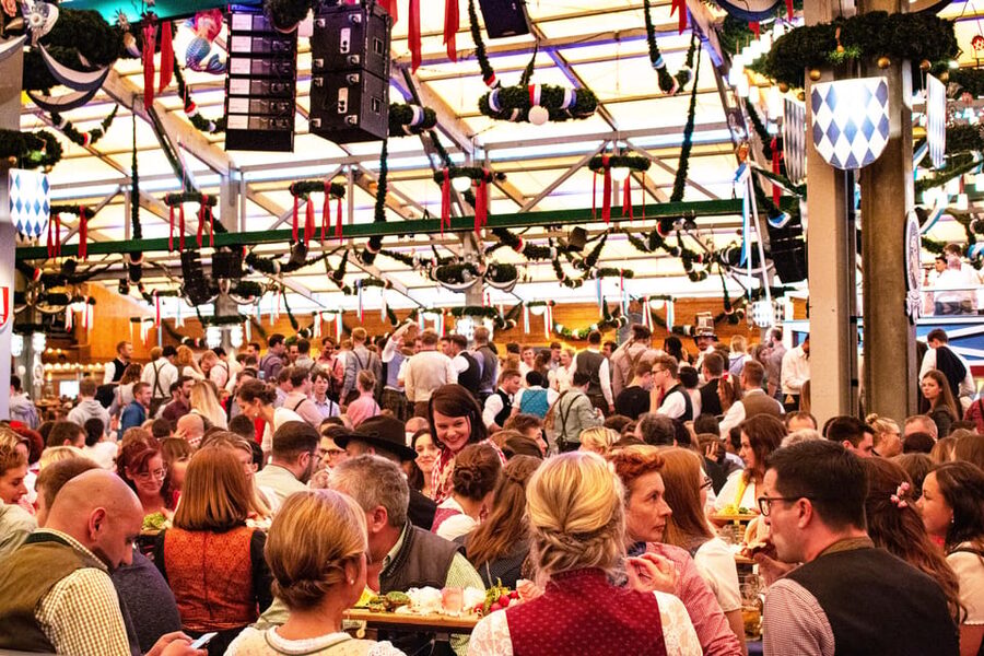 Munich: Oktoberfest Tour with Tent Reservation, Food & Beer - Your guide’s role: traditions, customs, and keeping the group chemistry right