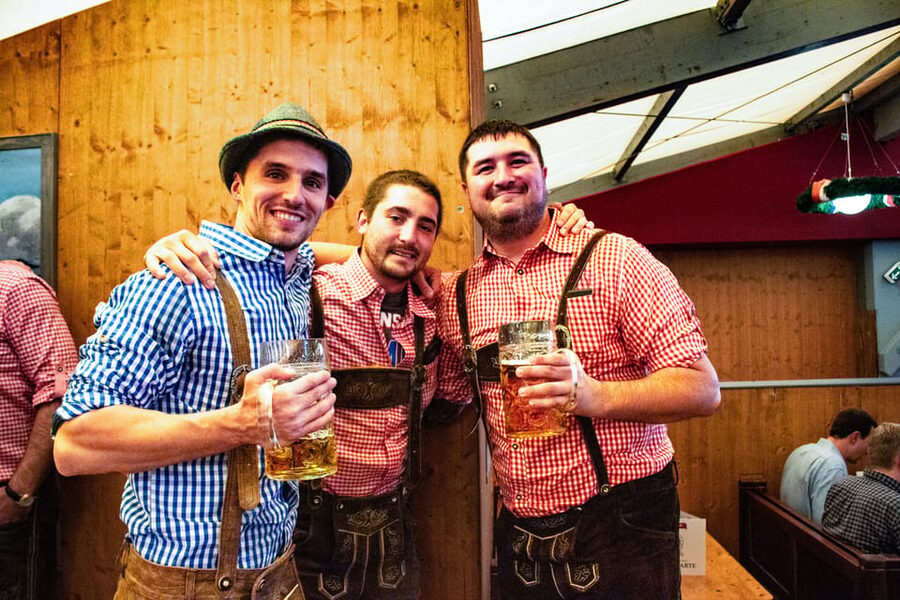 Munich: Oktoberfest Tour with Tent Reservation, Food & Beer - Meeting at Fat Tire Tours and the short ride that saves real time