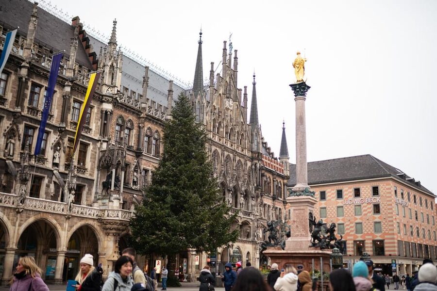 Munich: Old Town Culinary Tour - Meeting at Marienplatz, Starting Under the Glockenspiel