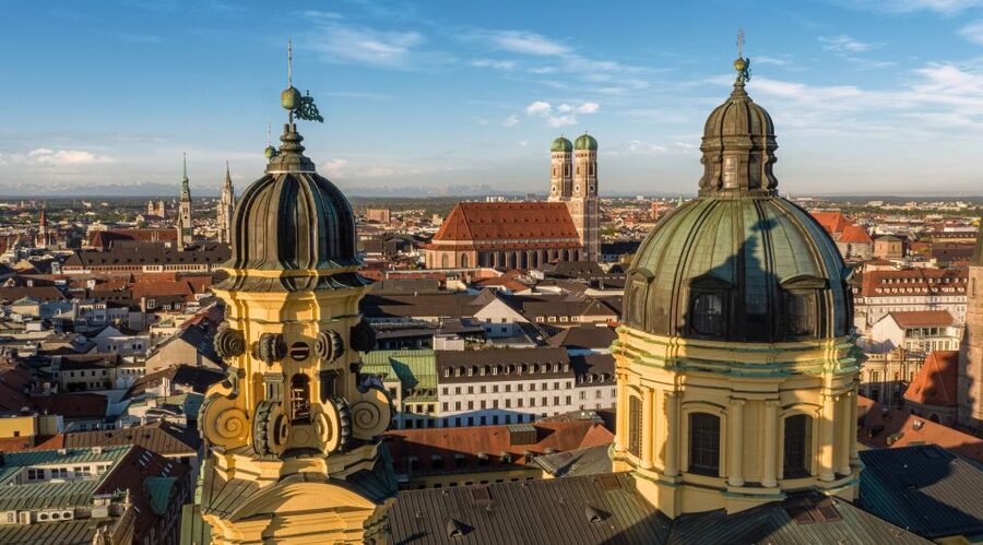 Munich: Old Town Guided Walking Tour - Meeting at Marienplatz, then getting your bearings fast