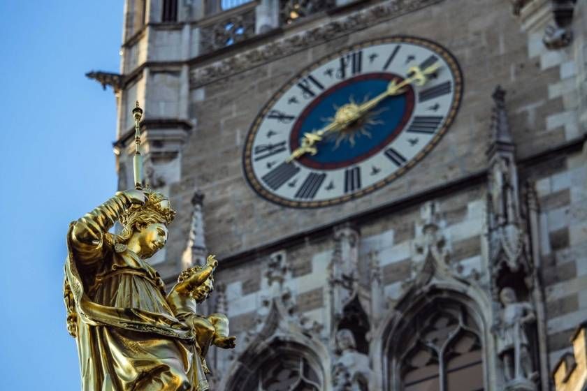 Munich: Old Town Guided Walking Tour - After the tour: Viktualienmarkt for coffee or a Munich-style break