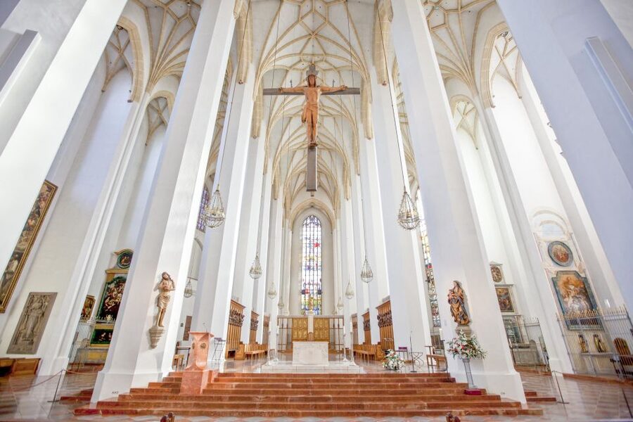 Munich: Old Town & Viktualienmarkt City Walk in German - Key highlights worth your time