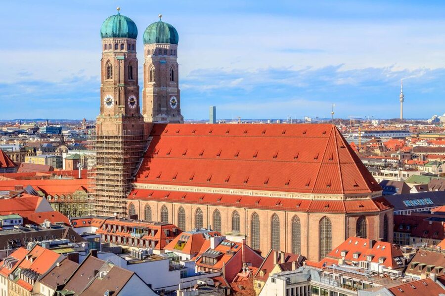 Munich: Old Town & Viktualienmarkt City Walk in German - German-only guide: how to make sure you get full value