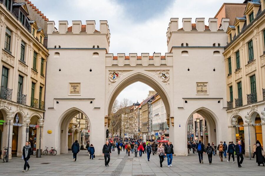 Munich: Old Town Walking Tour in Spanish - Key highlights worth showing up for