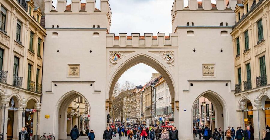 Munich: Old Town Walking Tour in Spanish - Starting at Karlstor Gate, Munich’s old town in one 3-hour arc