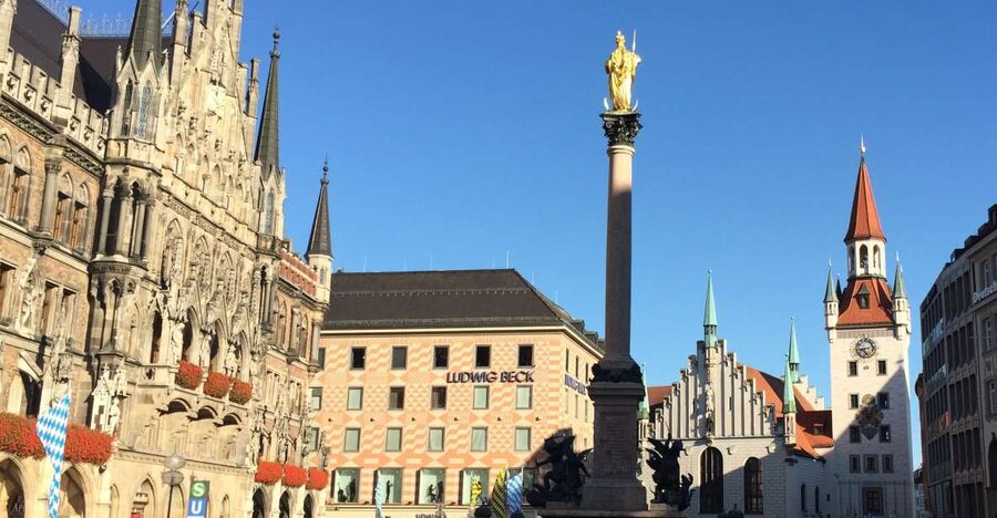 Munich: Private Half-Day Guided Walking Tour - Rathaus, Viktualienmarkt, and Frauenkirche: the Old City essentials