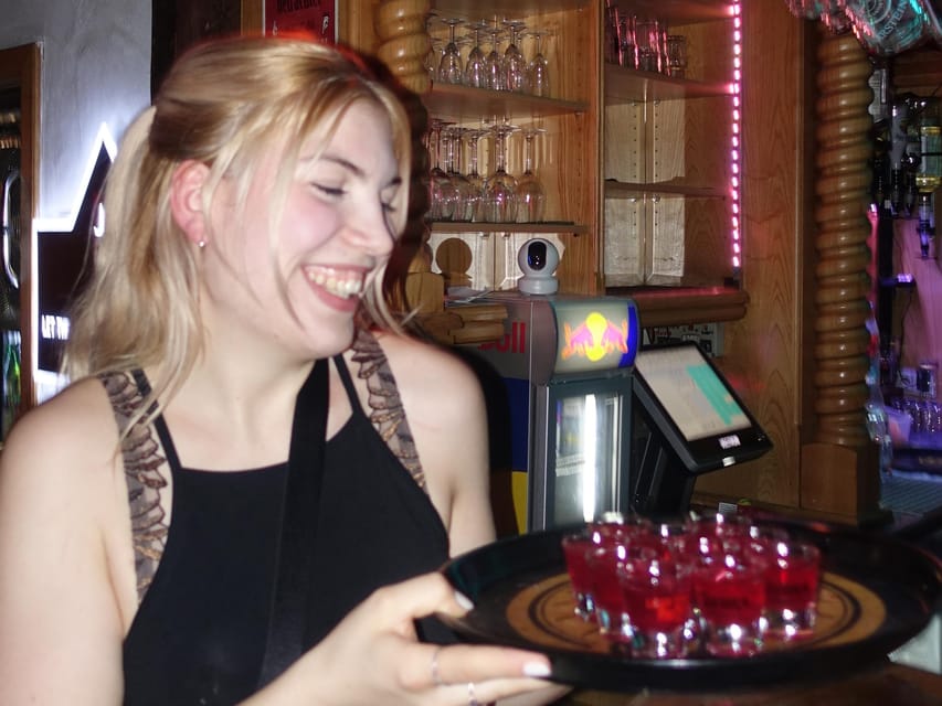 Munich: Private pub crawl with insider-guide & free shots - What the private format gets you in Munich