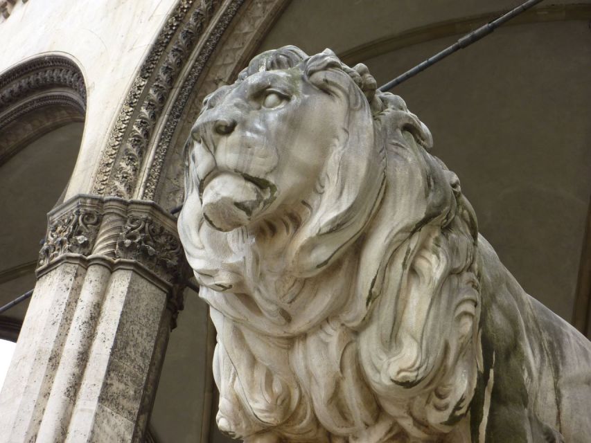 Munich: Private Walking Tour of the Historical City Center - Marienplatz fish fountain to Old Town bearings