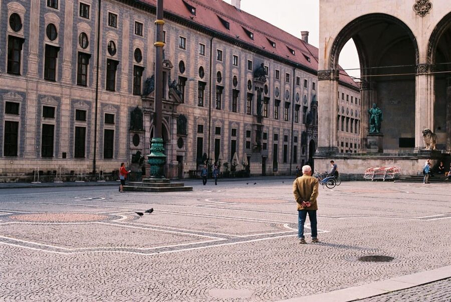 Munich Private Walking Tour with the BMW Museum and BMW Welt - St. Peter’s Church and Frauenkirche: Two Church Visits With Stories