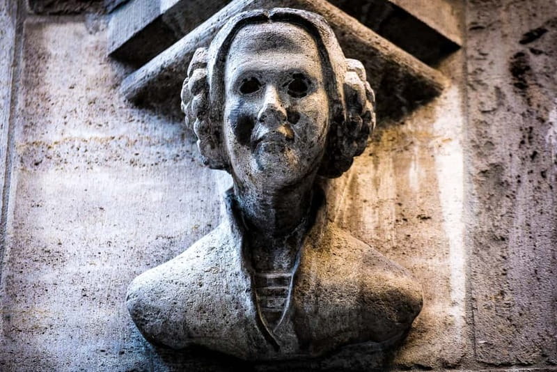 Munich: Raven Black Witches and Executioners Walking Tour - A 105-minute walk through Munich’s darker old town
