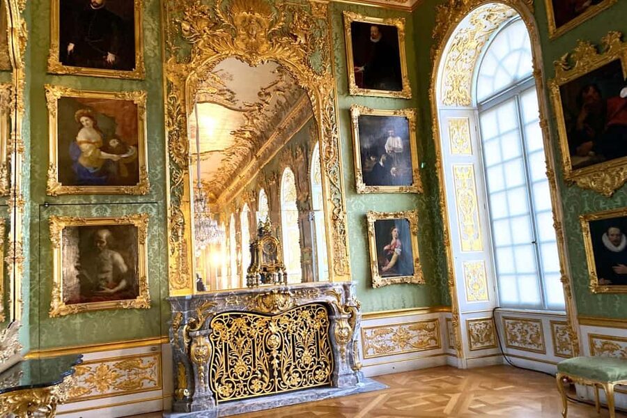 Munich: Residenz Museum Tickets and 2,5-hour Guided Tour - Meeting Point on Residenzstraße: Simple, But Read This Part