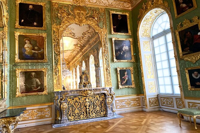 Munich Residenz Palace and Hofgarten Skip-the-line 2,5h Tour - Luxury storefront start and Max-Joseph-Platz orientation